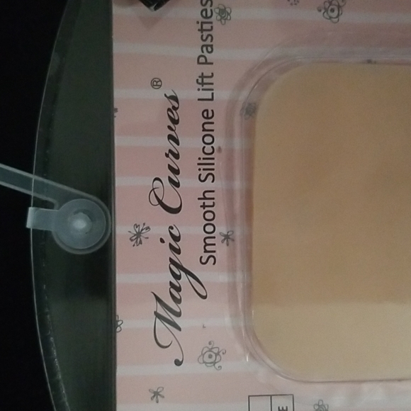NWT Magic Curves  smooth silicone lift pasties - Picture 2 of 8